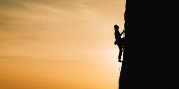 အစပြုရန်မခက်ပါ၊ ရှေ့ဆက်ဖို့ရန်သာ ခက်ပါသည်။